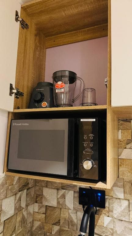 1-Bedroom Apartment Shortlet in Eti Osa, Lagos — 1-bedroom apartment in Alaguntan, Lagos — photo 1 of 5 (Dwelns)